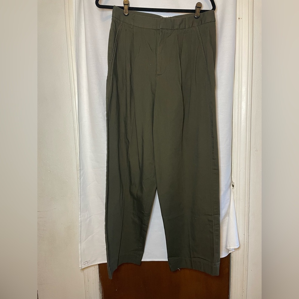 NWT Banana Republic Versatile Wide Leg Green Chinos Size 6